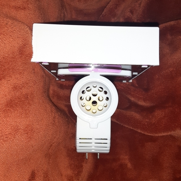 Bath & Body Works Flower Shop Projector Wallflower Plug - Picture 5 of 6